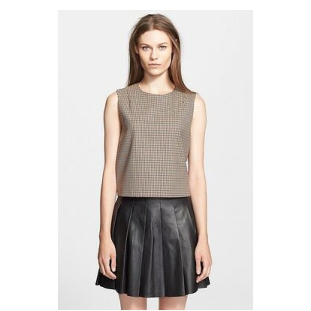 Theory Crop top. Excellent condition. Size Small.